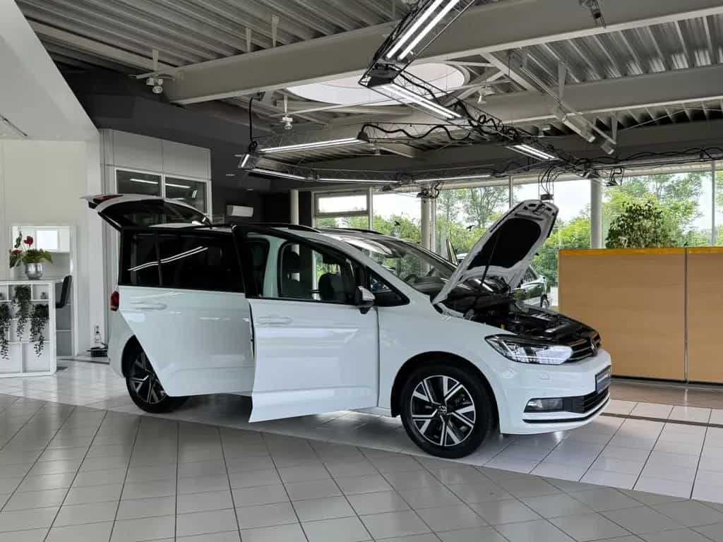 Volkswagen Touran *ACC*7-SITZER*LED*PANORAMA*KAMERA* 11/2024-photo-19