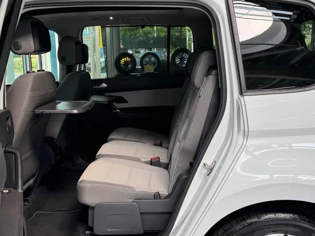 Volkswagen Touran *ACC*7-SITZER*LED*PANORAMA*KAMERA* 11/2024-photo-25