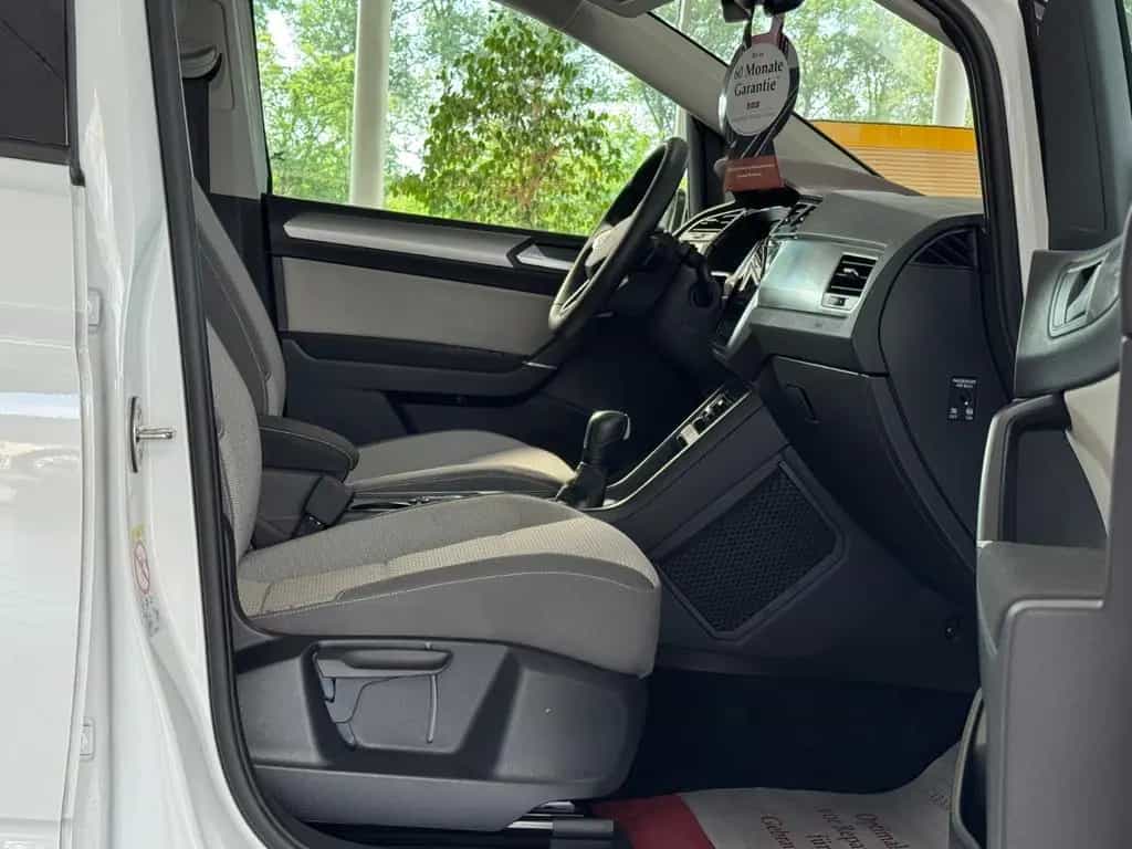 Volkswagen Touran *ACC*7-SITZER*LED*PANORAMA*KAMERA* 11/2024-photo-27