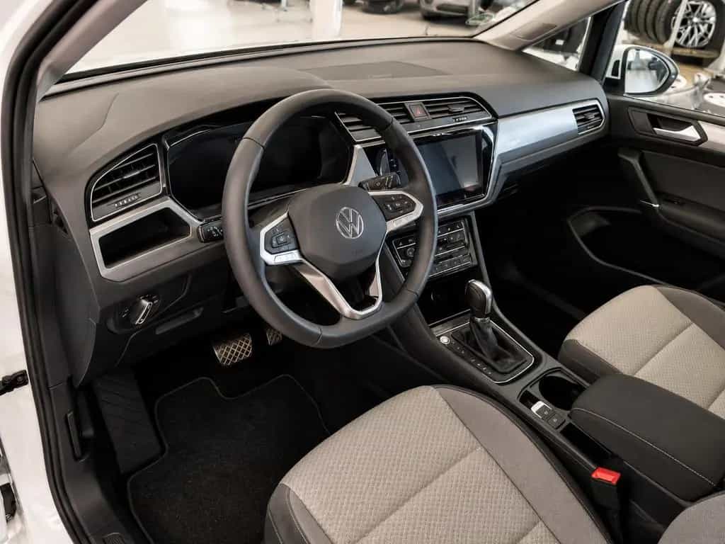 Volkswagen Touran *ACC*7-SITZER*LED*PANORAMA*KAMERA* 11/2024-photo-5