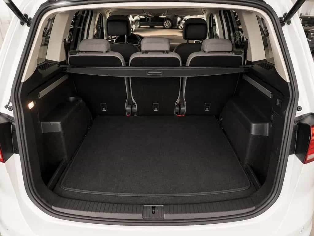 Volkswagen Touran *ACC*7-SITZER*LED*PANORAMA*KAMERA* 11/2024-photo-6