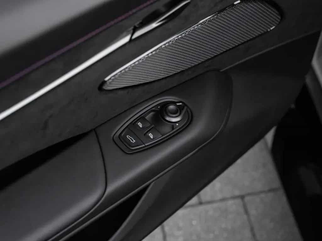 Aston Martin V8 Vantage Vantage S Roadster null-photo-29