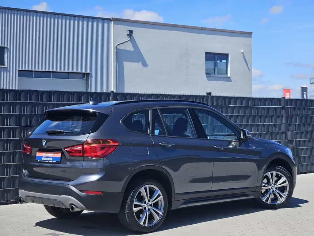 BMW X1 xDrive 20i Sport Line NAVI PDC SHZ AHK 1.HAND 11/2017-photo-1