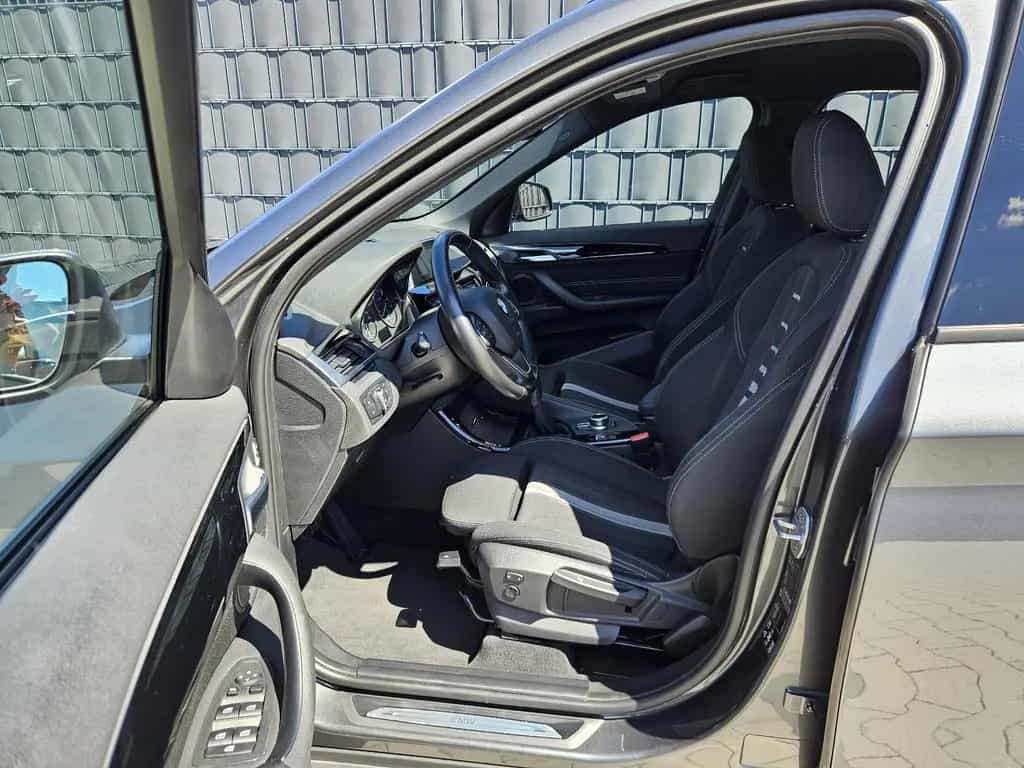 BMW X1 xDrive 20i Sport Line NAVI PDC SHZ AHK 1.HAND 11/2017-photo-10