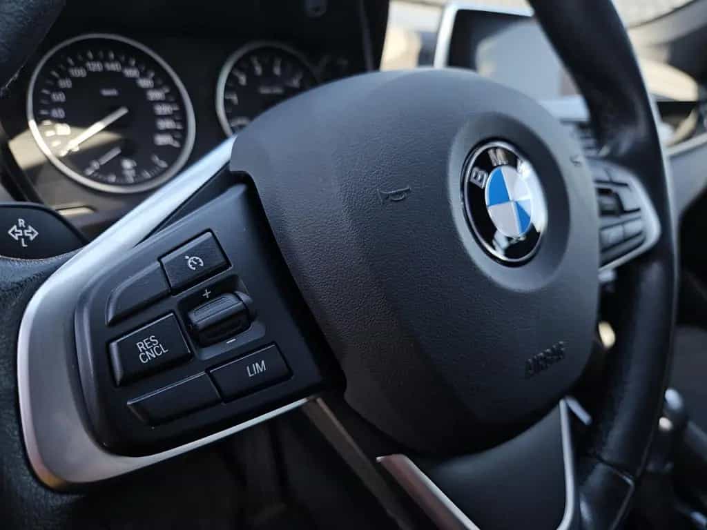 BMW X1 xDrive 20i Sport Line NAVI PDC SHZ AHK 1.HAND 11/2017-photo-16