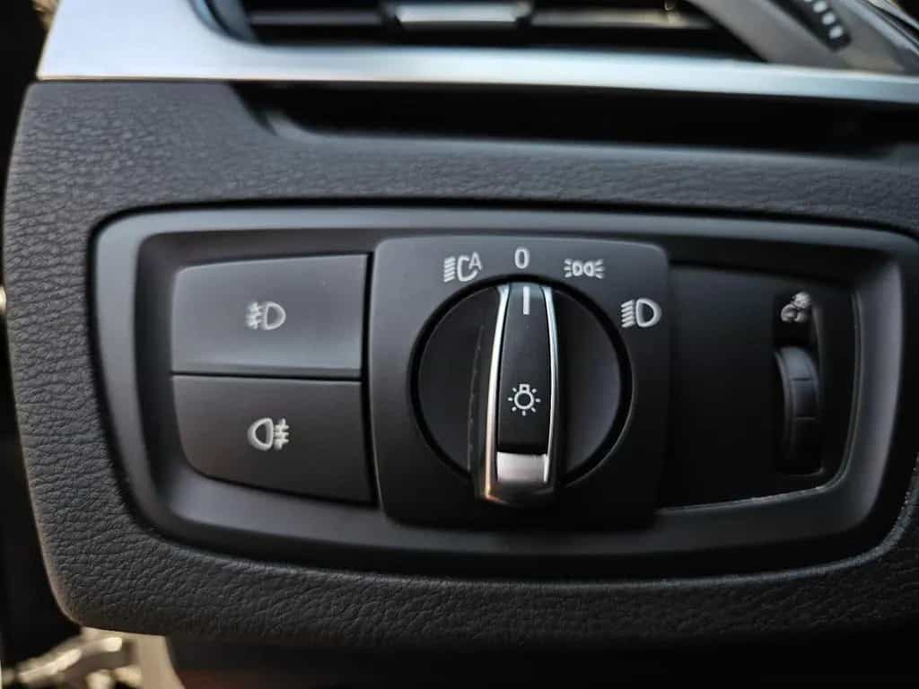 BMW X1 xDrive 20i Sport Line NAVI PDC SHZ AHK 1.HAND 11/2017-photo-22