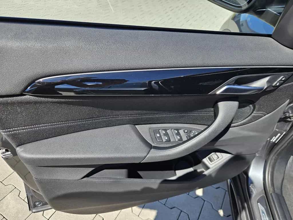 BMW X1 xDrive 20i Sport Line NAVI PDC SHZ AHK 1.HAND 11/2017-photo-23