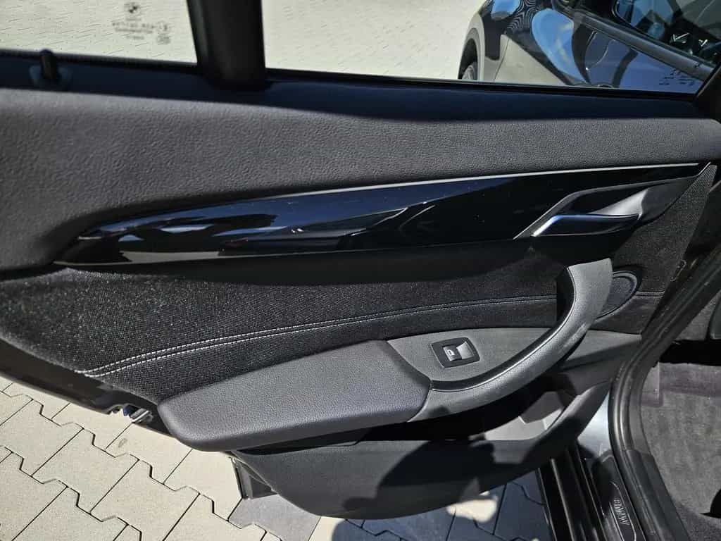 BMW X1 xDrive 20i Sport Line NAVI PDC SHZ AHK 1.HAND 11/2017-photo-27