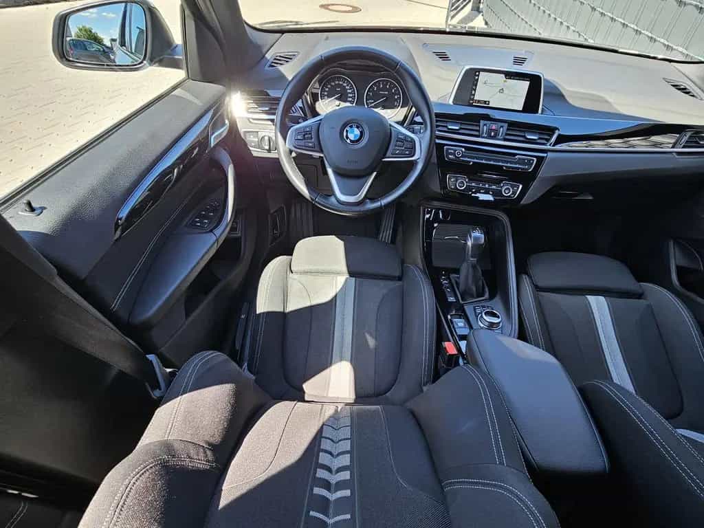 BMW X1 xDrive 20i Sport Line NAVI PDC SHZ AHK 1.HAND 11/2017-photo-29