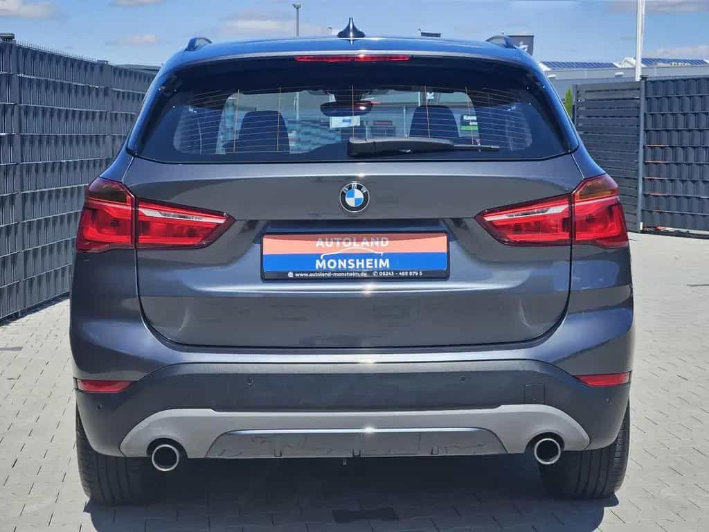 BMW X1 xDrive 20i Sport Line NAVI PDC SHZ AHK 1.HAND 11/2017-photo-3