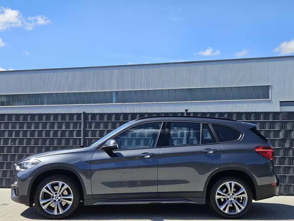 BMW X1 xDrive 20i Sport Line NAVI PDC SHZ AHK 1.HAND 11/2017-photo-4