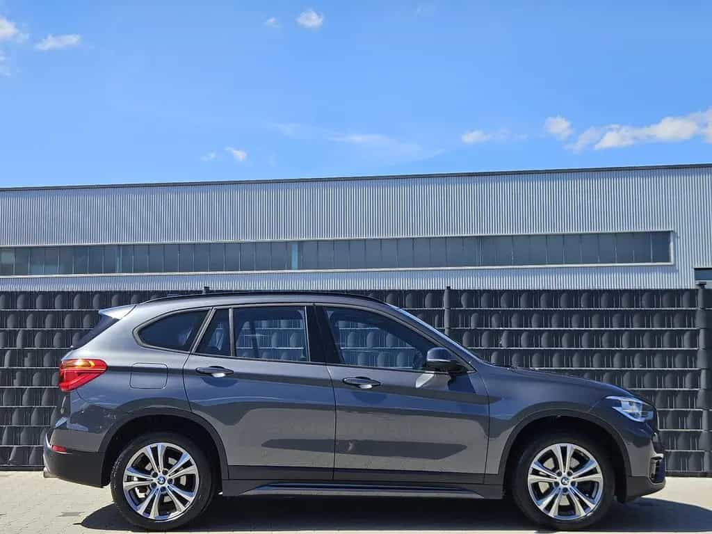 BMW X1 xDrive 20i Sport Line NAVI PDC SHZ AHK 1.HAND 11/2017-photo-5