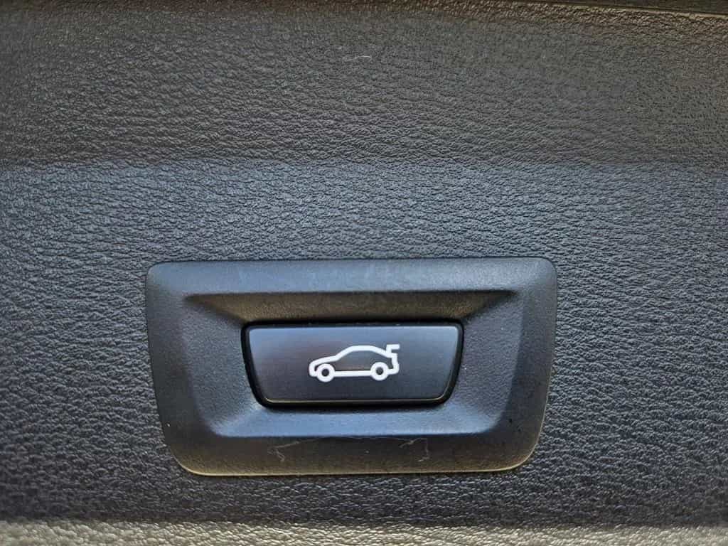 BMW X1 xDrive 20i Sport Line NAVI PDC SHZ AHK 1.HAND 11/2017-photo-8