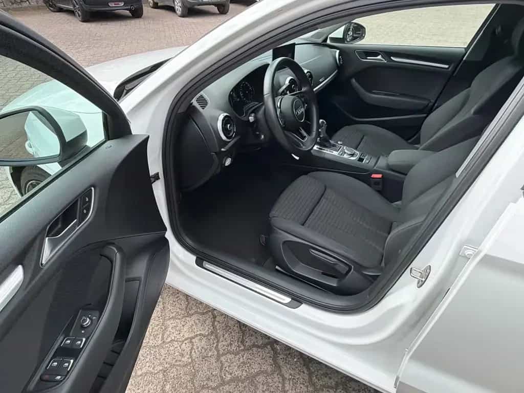 Audi A3 Limousine sport 07/2018-photo-8