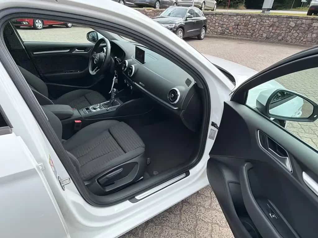 Audi A3 Limousine sport 07/2018-photo-9