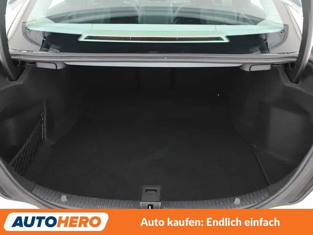 Mercedes-Benz C 180 C-Klasse C 180 CGI Avantgarde Aut.*NAVI*LED*PDC* 09/2017-photo-17