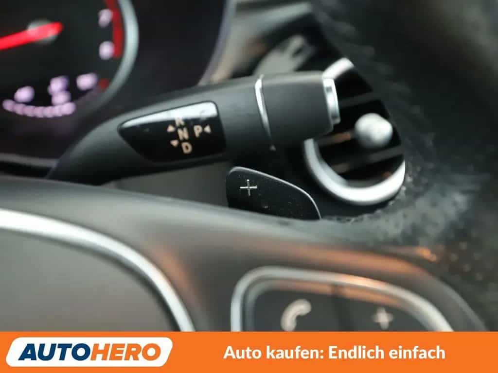 Mercedes-Benz C 180 C-Klasse C 180 CGI Avantgarde Aut.*NAVI*LED*PDC* 09/2017-photo-25