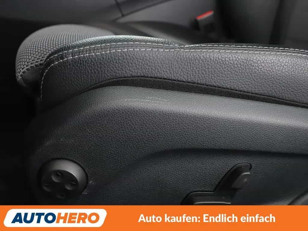 Mercedes-Benz C 180 C-Klasse C 180 CGI Avantgarde Aut.*NAVI*LED*PDC* 09/2017-photo-28