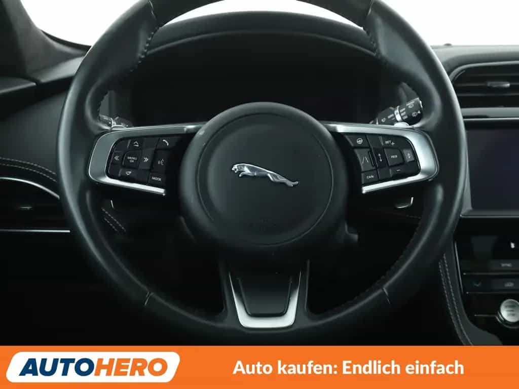 Jaguar F-Pace 25t Chequered Flag AWD Aut.*NAVI*LED*ACC* 02/2021-photo-18