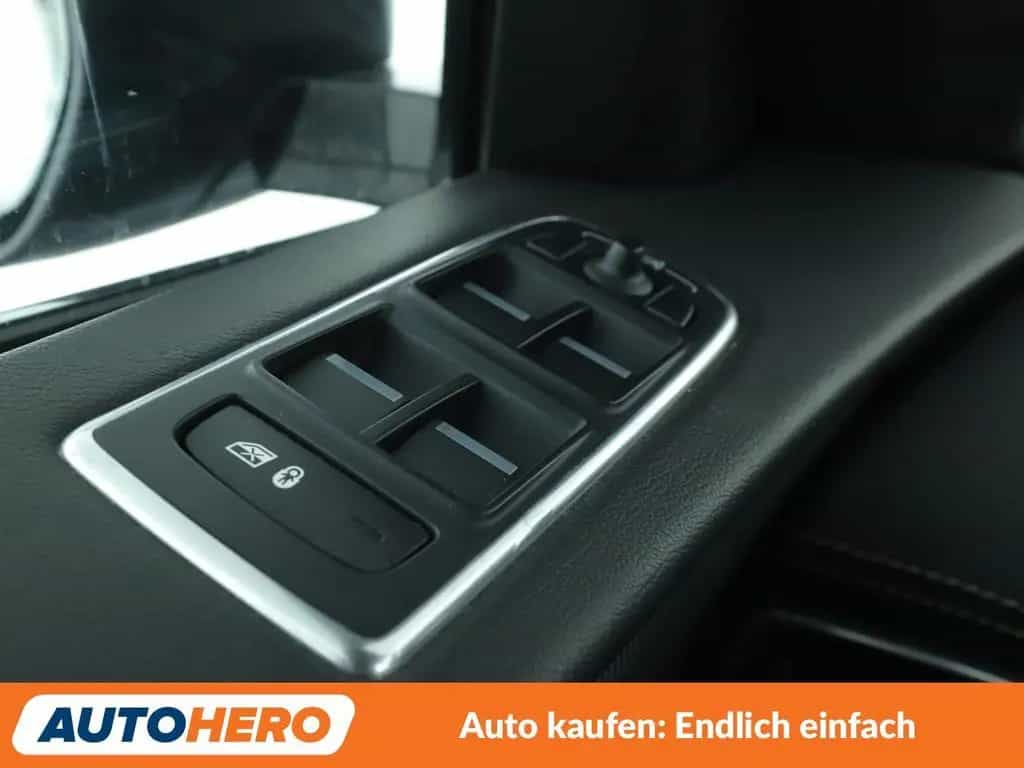 Jaguar F-Pace 25t Chequered Flag AWD Aut.*NAVI*LED*ACC* 02/2021-photo-28