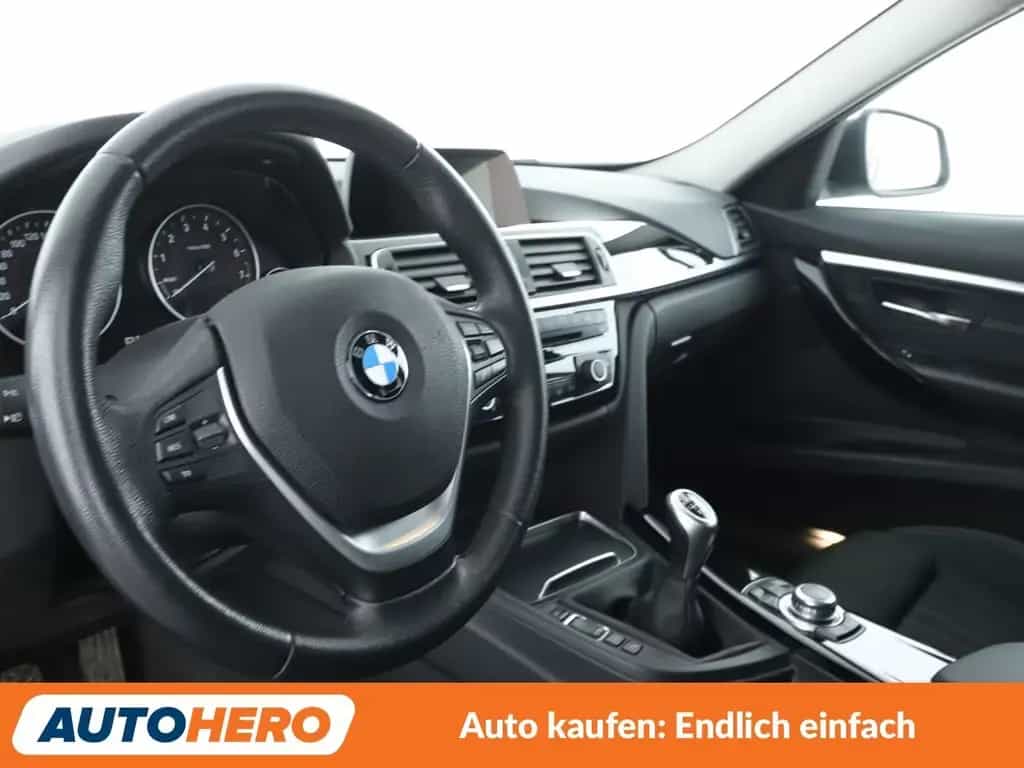 BMW 320 i Sport Line *NAVI*CAM*SHZ*TEMPO*ALU* 06/2017-photo-10