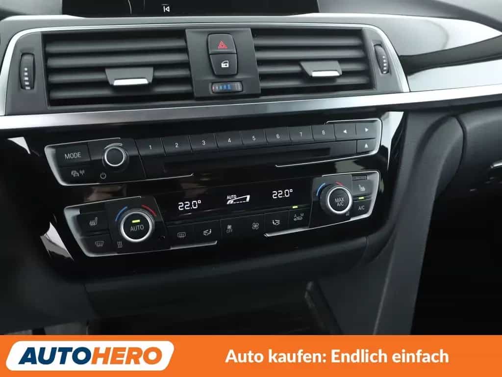 BMW 320 i Sport Line *NAVI*CAM*SHZ*TEMPO*ALU* 06/2017-photo-21