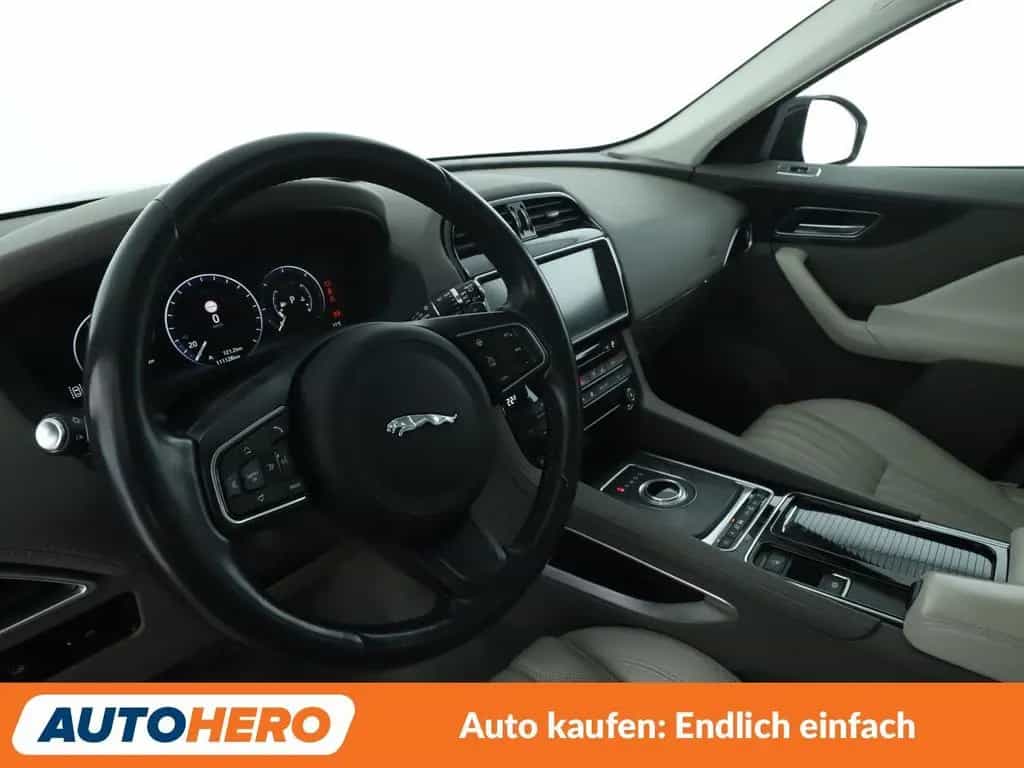 Jaguar F-Pace 30d Portfolio AWD Aut.*NAV*TEMP*360CAM* 09/2016-photo-10