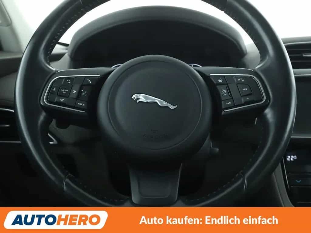 Jaguar F-Pace 30d Portfolio AWD Aut.*NAV*TEMP*360CAM* 09/2016-photo-18
