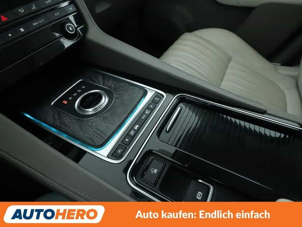 Jaguar F-Pace 30d Portfolio AWD Aut.*NAV*TEMP*360CAM* 09/2016-photo-23