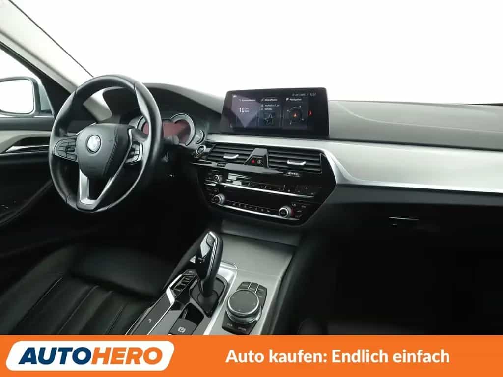 BMW 530 i xDrive Sport Line Aut.*NAVI*LED*HUD*CAM*PDC 05/2017-photo-12
