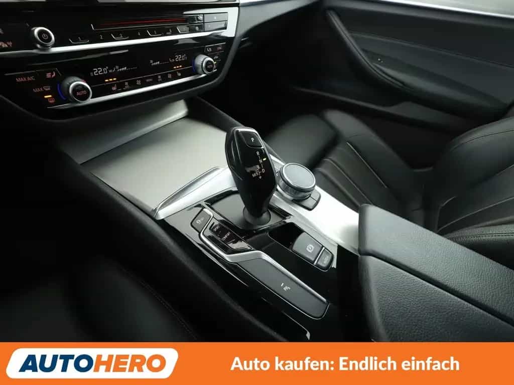 BMW 530 i xDrive Sport Line Aut.*NAVI*LED*HUD*CAM*PDC 05/2017-photo-24
