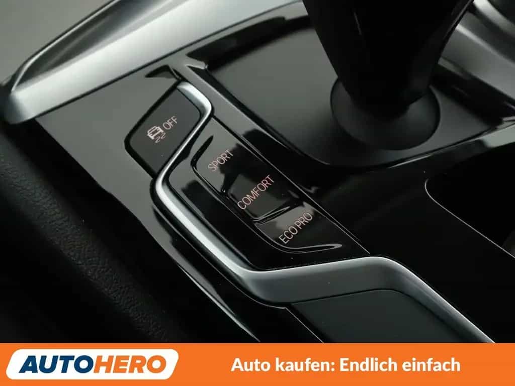 BMW 530 i xDrive Sport Line Aut.*NAVI*LED*HUD*CAM*PDC 05/2017-photo-26