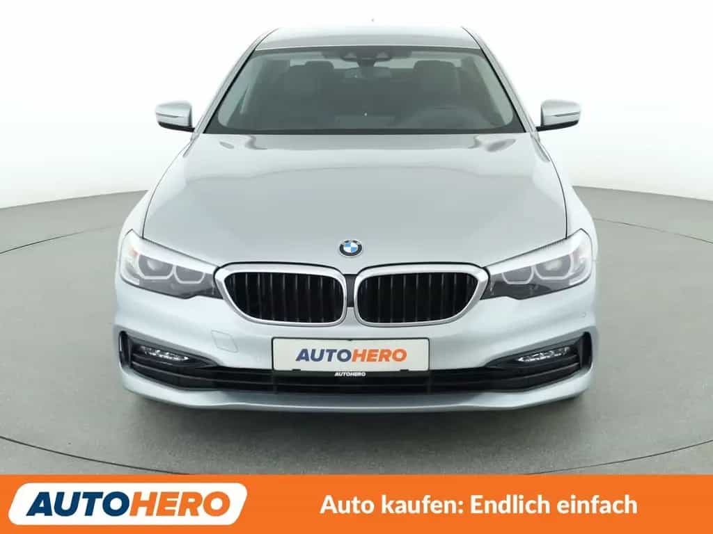 BMW 530 i xDrive Sport Line Aut.*NAVI*LED*HUD*CAM*PDC 05/2017-photo-8