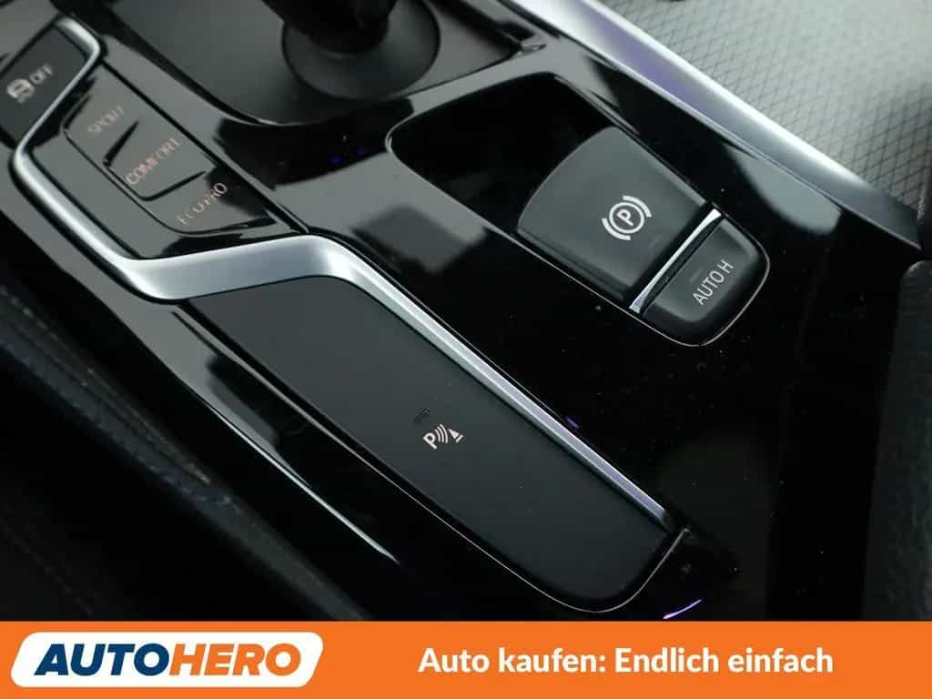 BMW 520 d xDrive M Sport Aut.*NAVI*LED*CAM*SHZ*TEMPO* 07/2018-photo-28