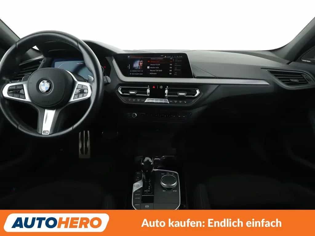 BMW M135 i xDrive Aut.*NAVI*LED*HUD*TEMPO*PDC* 08/2020-photo-11