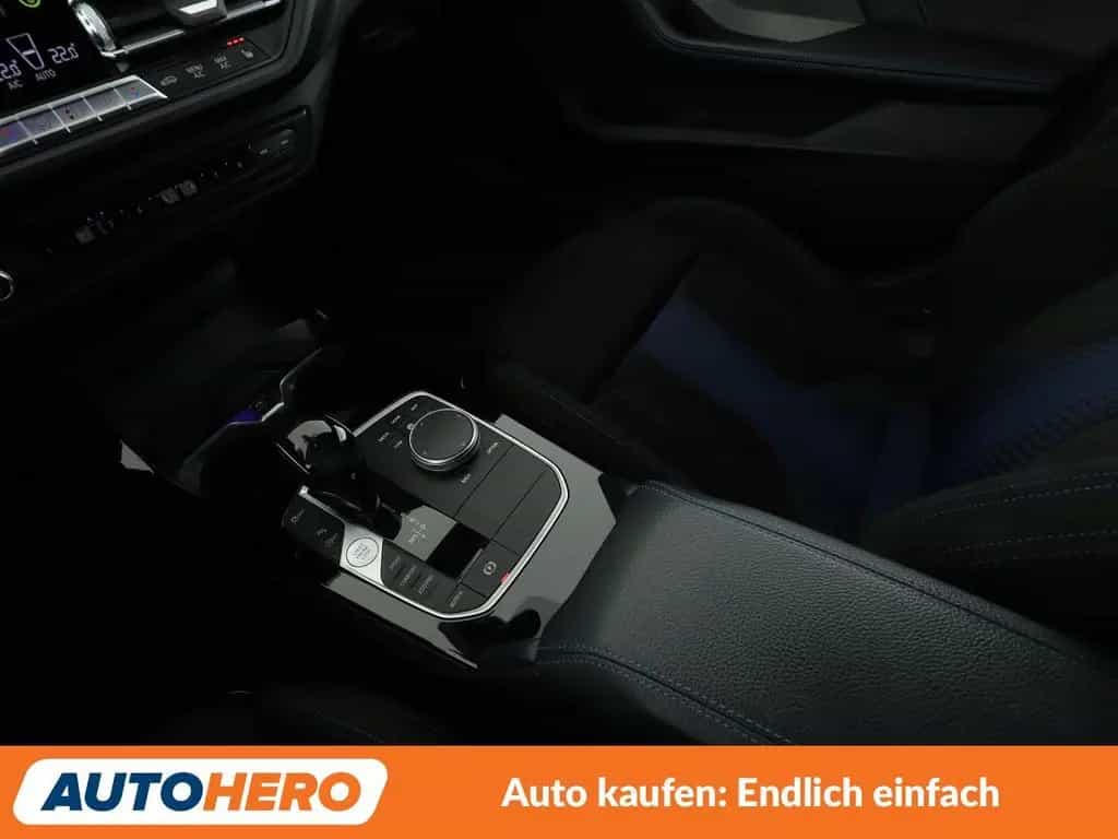 BMW M135 i xDrive Aut.*NAVI*LED*HUD*TEMPO*PDC* 08/2020-photo-24