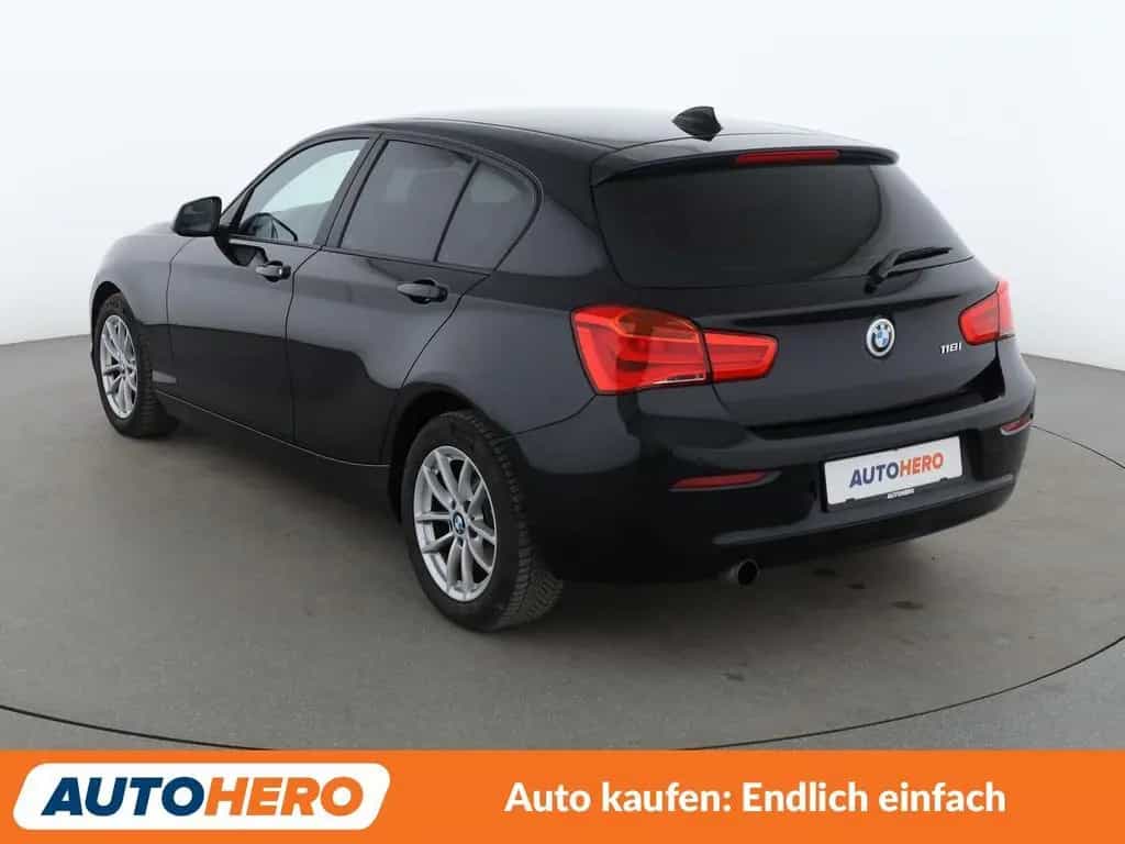 BMW 118 1er 118i Advantage*TEMPO*PDC*SHZ*LIM*ALU*KLIMA* 10/2017-photo-3