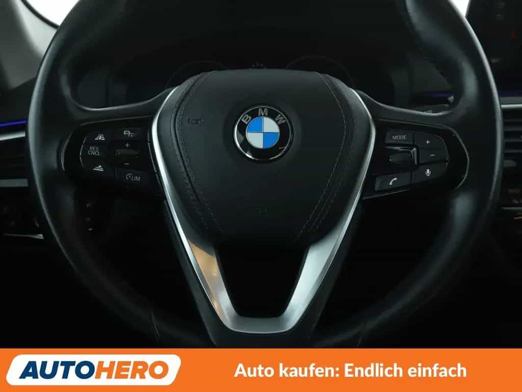 BMW 520 5er 520i Sport Line Aut.*NAVI*LED*ACC*PDC*SHZ* 06/2019-photo-18