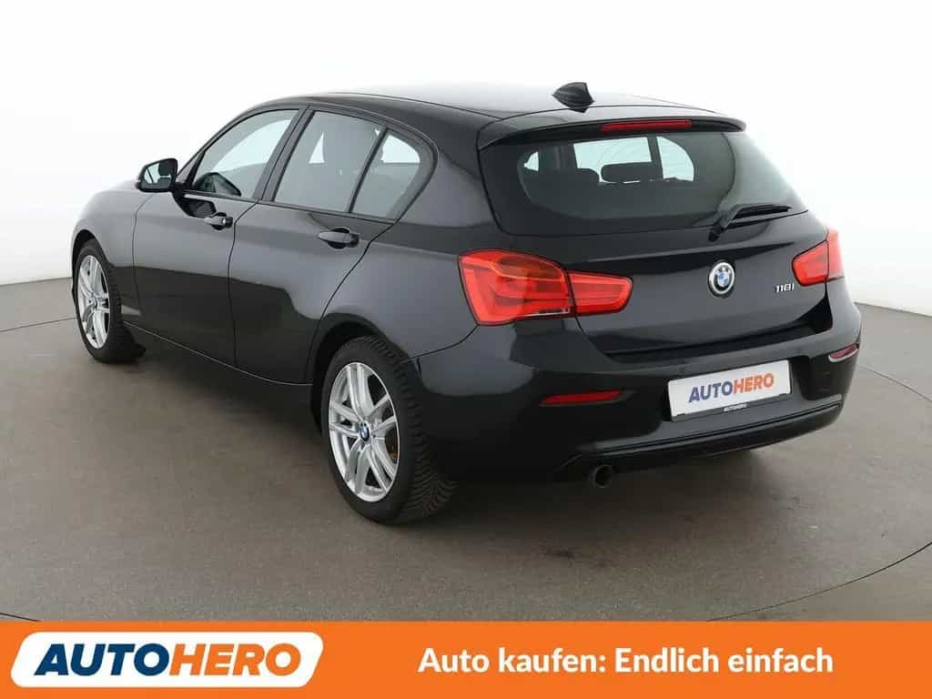 BMW 118 i Sport Line Aut.*NAVI*LED*TEMPO* 05/2019-photo-3