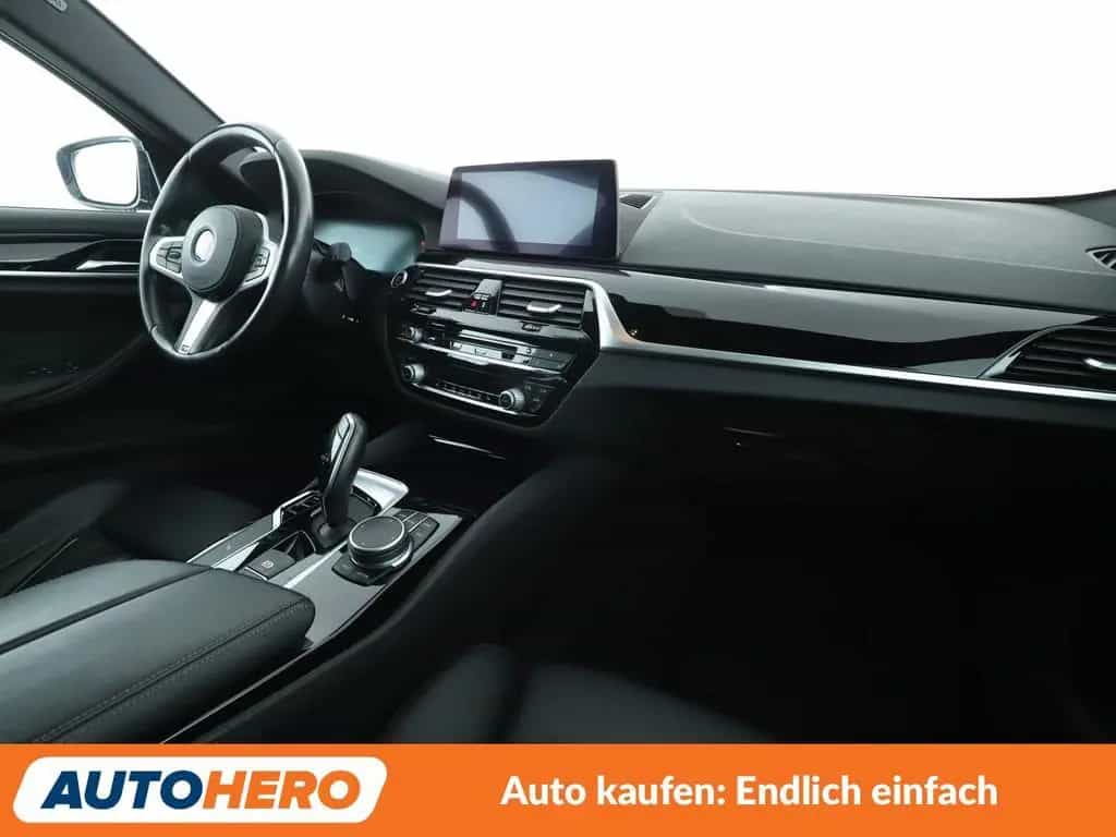 BMW 520 5er 520d Sport Line Aut.*NAVI*TEMPO*CAM*PDC* 11/2018-photo-12