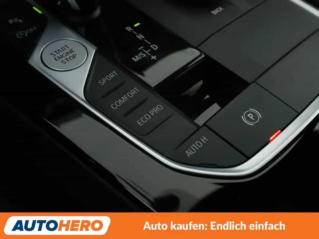 BMW M135 1er M135i xDrive Aut.*NAVI*HUD*LED* 11/2020-photo-27