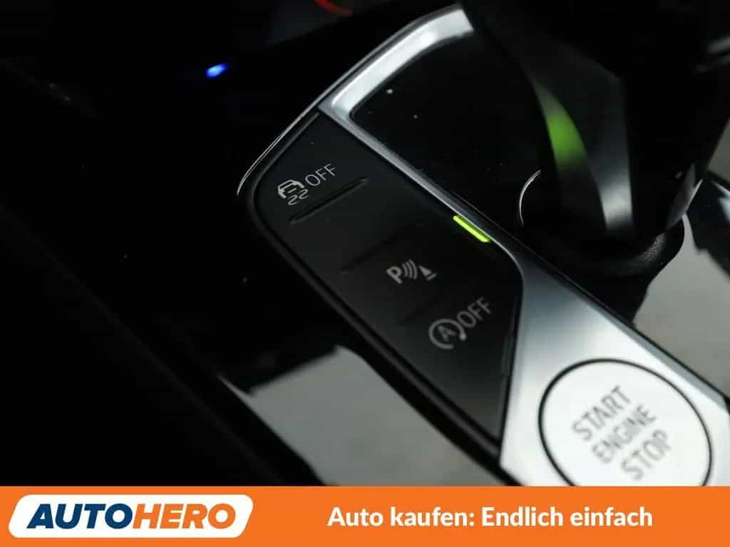BMW M135 1er M135i xDrive Aut.*NAVI*HUD*LED* 11/2020-photo-28