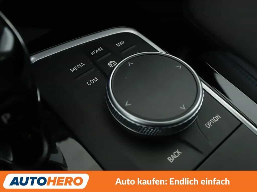 BMW M135 1er M135i xDrive Aut.*NAVI*HUD*LED* 11/2020-photo-29