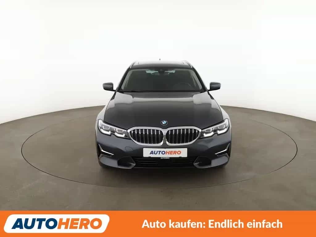 BMW 330 i xDrive Luxury Line Aut.*NAVI*LED*PDC*ACC* 05/2022-photo-8