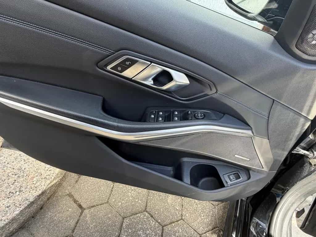 BMW 330 d Touring M Sport Auto. M Sport 05/2021-photo-8