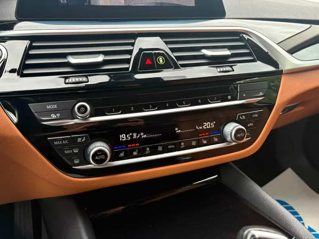 BMW 520 d Sport Line°LEDER°KAMERA°NAVI°LED° 09/2019-photo-10