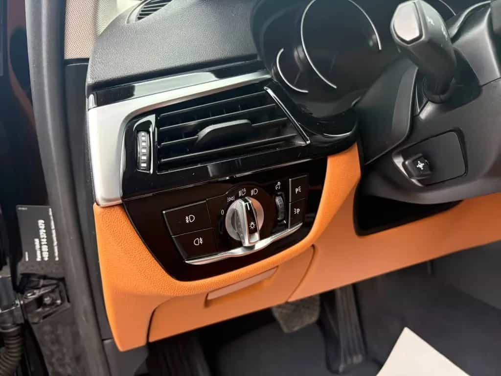 BMW 520 d Sport Line°LEDER°KAMERA°NAVI°LED° 09/2019-photo-12