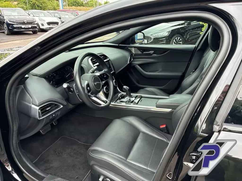 Jaguar XE R-Dynamic Black AWD Navi Leder Soundsystem Me 01/2022-photo-11