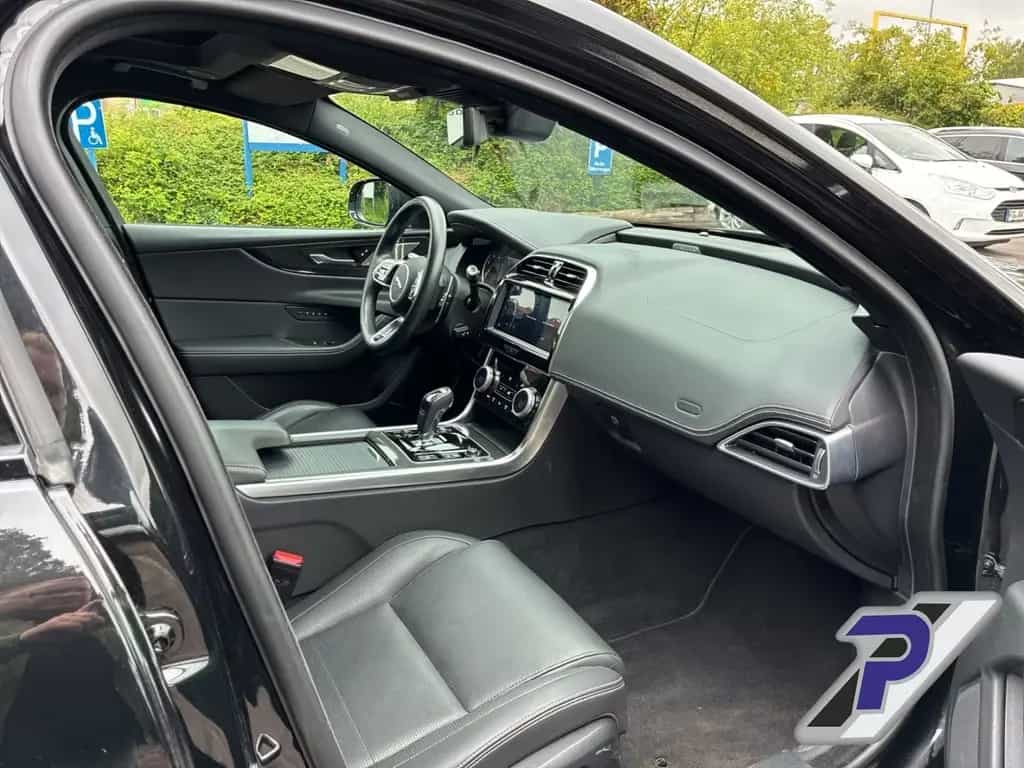 Jaguar XE R-Dynamic Black AWD Navi Leder Soundsystem Me 01/2022-photo-13