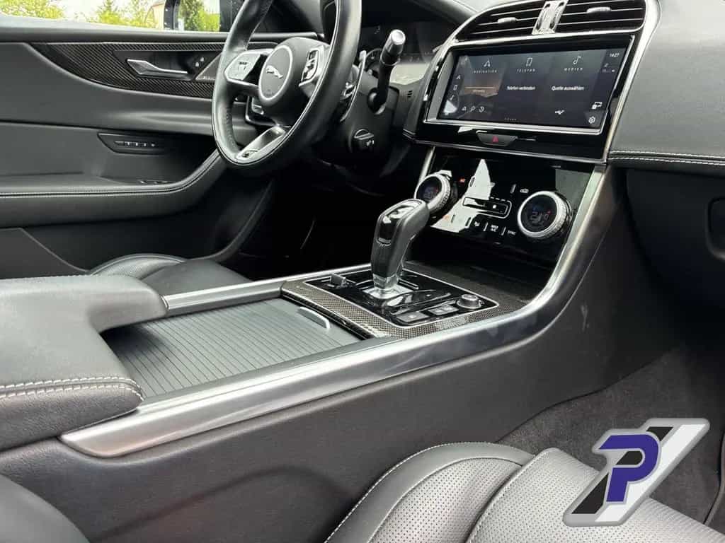 Jaguar XE R-Dynamic Black AWD Navi Leder Soundsystem Me 01/2022-photo-25